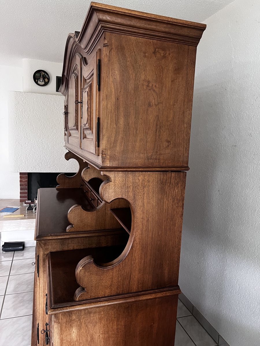 Credenze: Antikes Buffet mit Aufsatz Wohnwand – Usato da Neuenegg venduto da Magosaurus 2