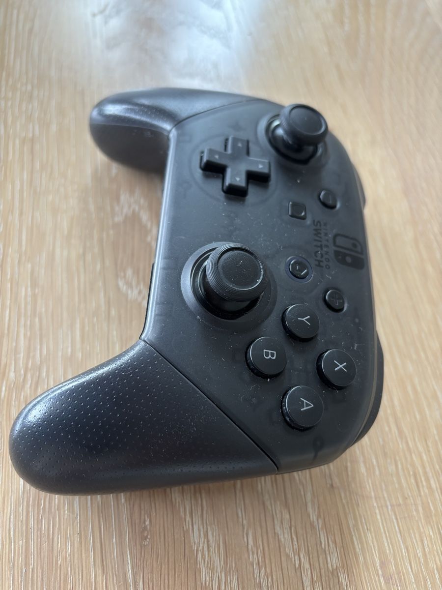 Nintendo Controller: Nintendo Switch Pro Controller Original inkl. Ladekabel – Gebraucht aus Wangen ZH von cri_rnp9 2