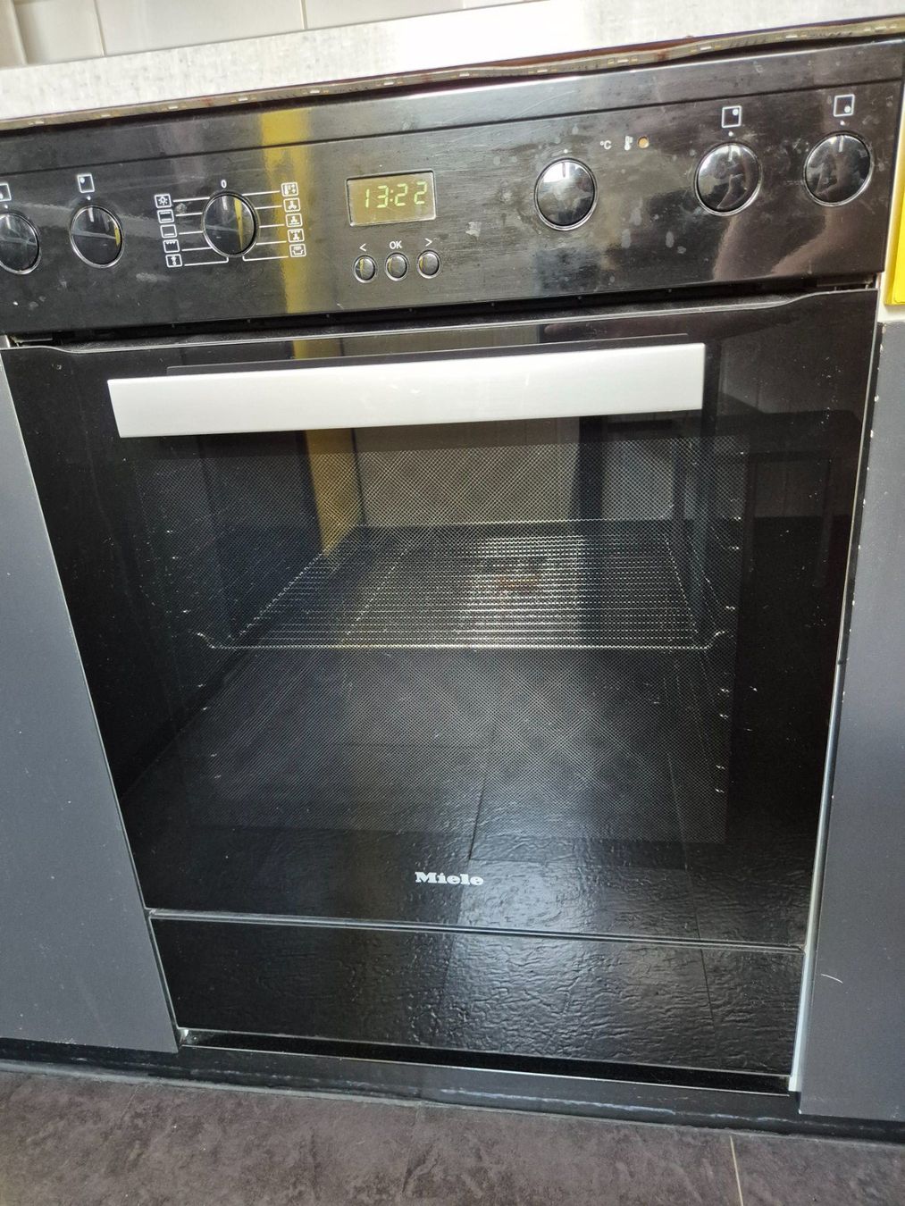 Miele Fours: Four Miele H 2451-55 E noir – D'occasion à Corcelles NE par minipousse26 2
