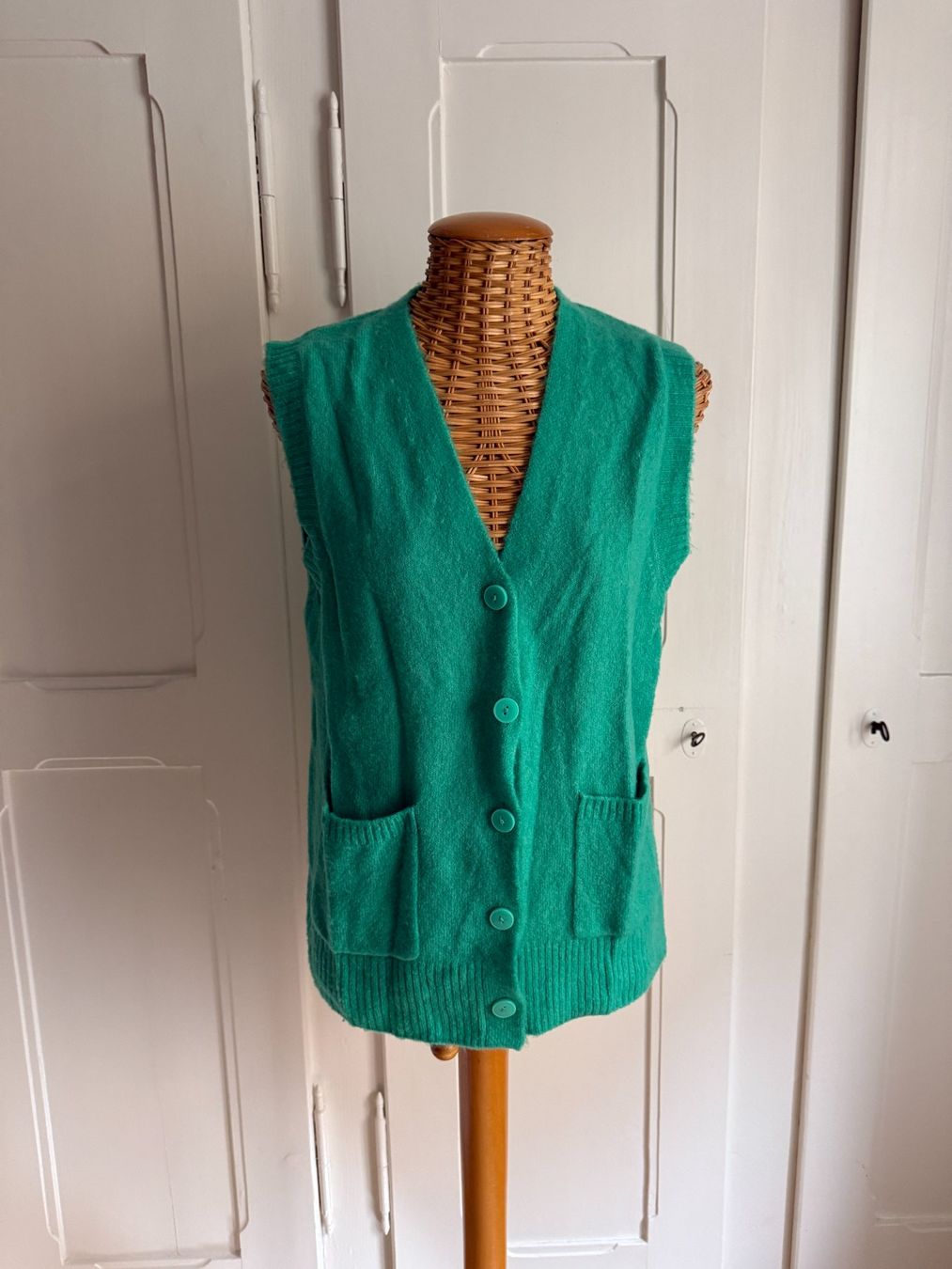 Massimo Dutti Gilets: MASSIMO DUTTI - Strickgilet grün M – D'occasion à Zürich par Diazaio