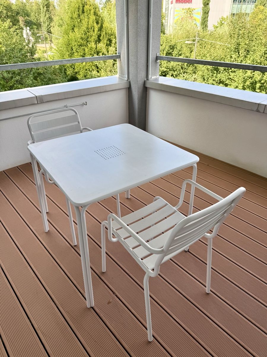 Tische: Balkonset, Tisch mit 2 Stühle, weiss, Metall – Gebraucht aus Zürich von den_l6kk