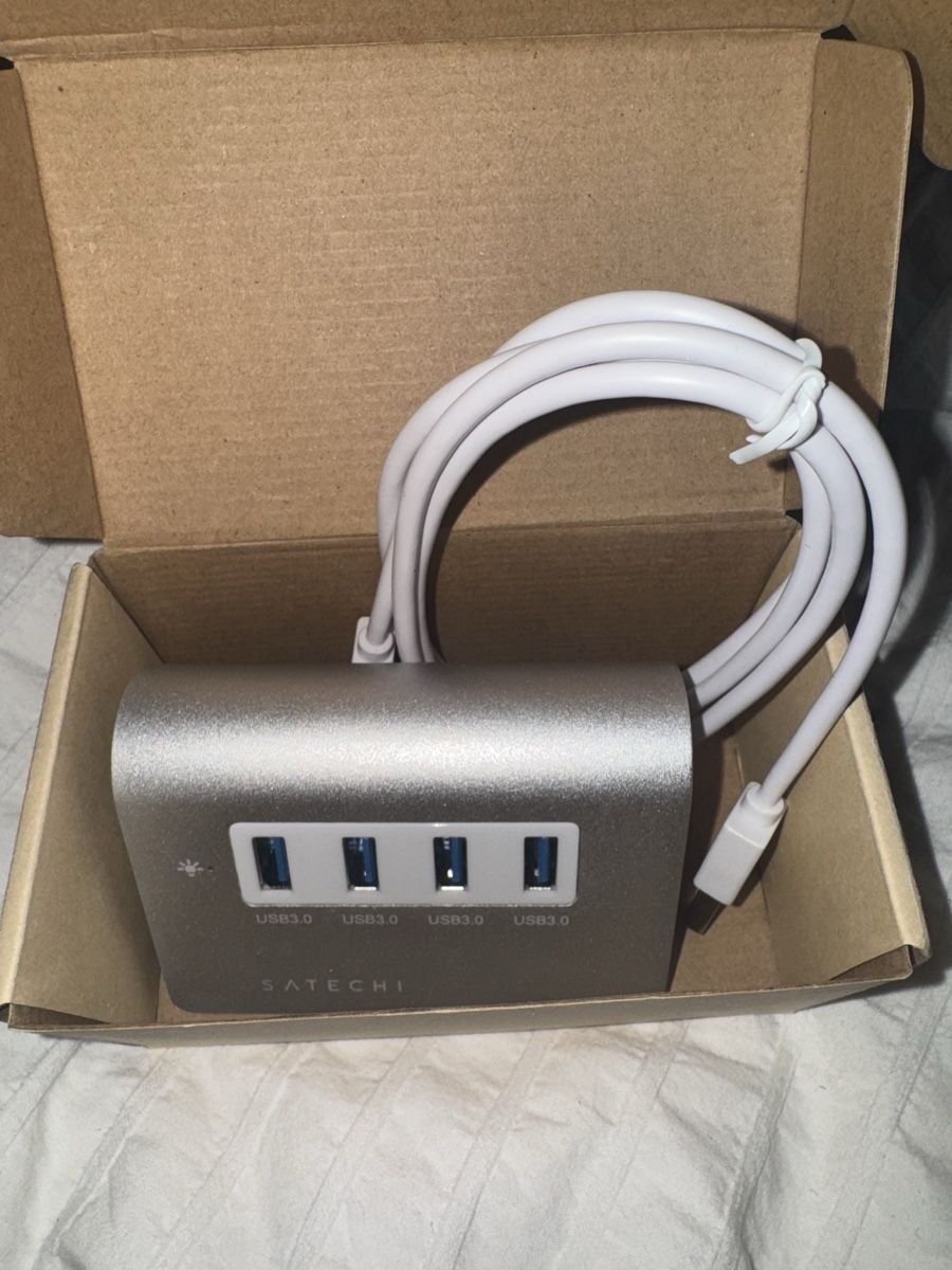 Hubs & Switches: Neuwertiger Satechi 4-Port USB 3.0 Hub – Neu (gemäss Beschreibung) aus Zermatt von aventure_10 1