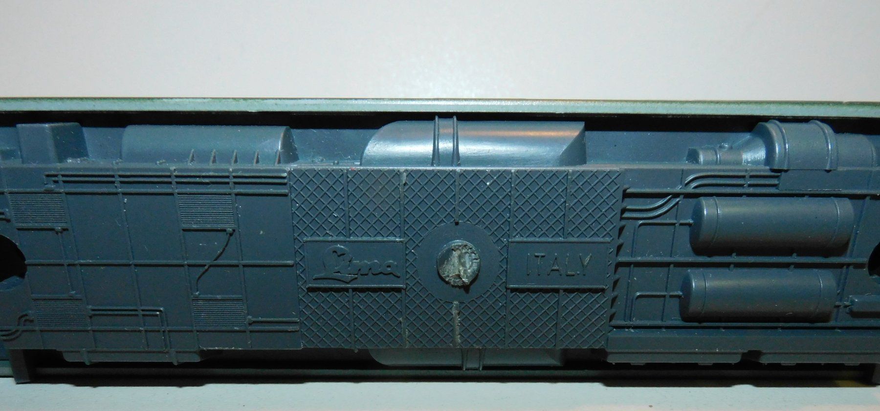 Lima Modellini di ferrovie: Lima Italy Eisenbahn Wagon   ca 24 cm lang – Usato da Sursee venduto da 76