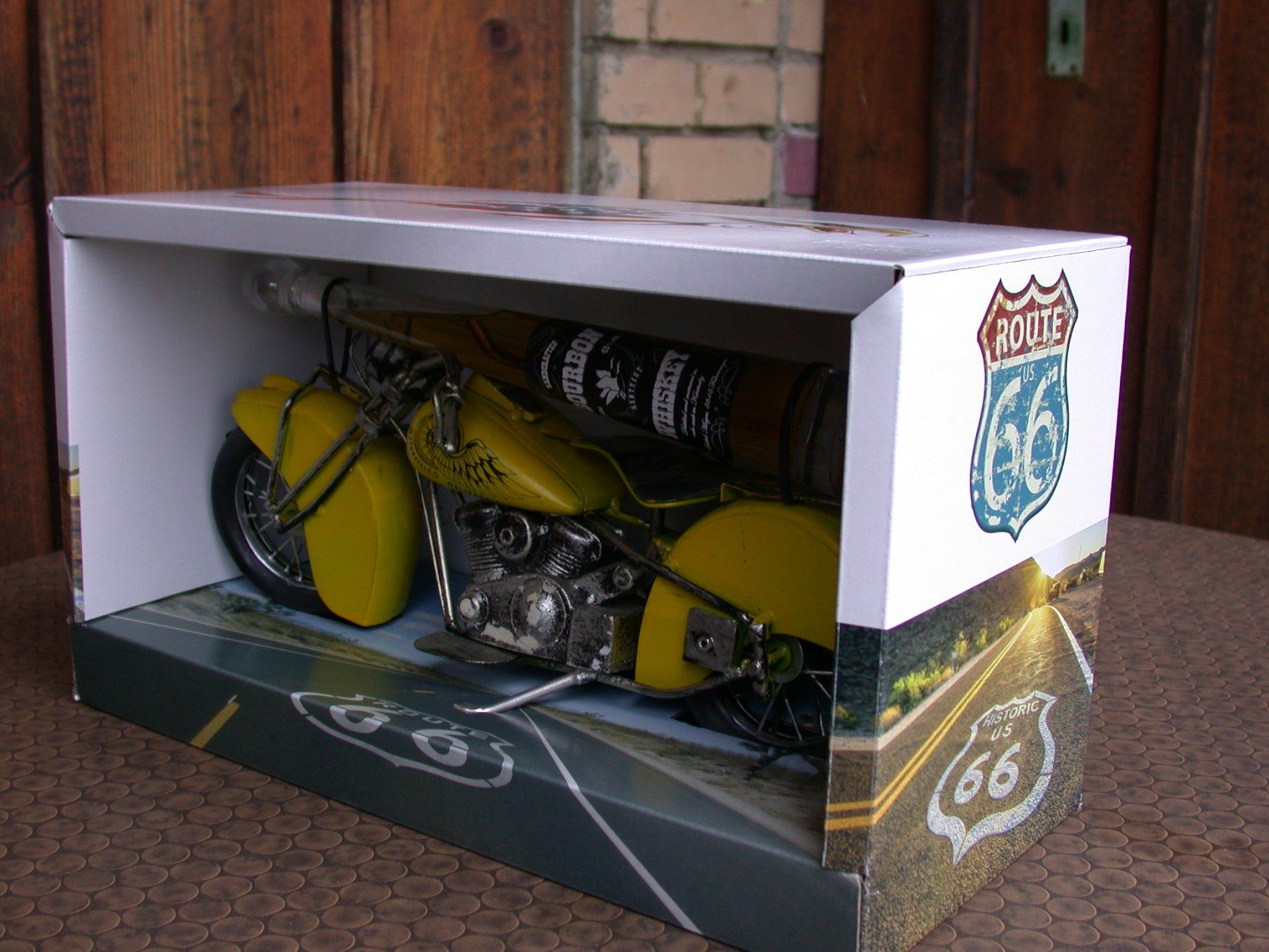 Kit di modellismo & Modellini statici: Harley Davidson Modell mit Whiskey – Nuovo e nell'imballaggio originale da Niederwil SG venduto da Beinhart954 4