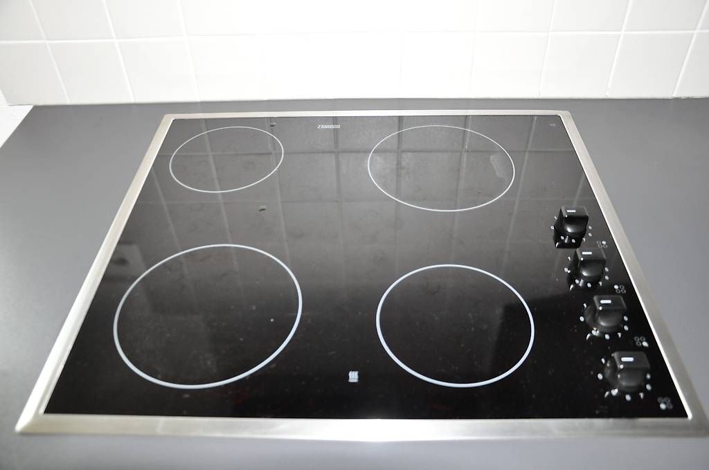 Zanussi Cucine: Glaskeramic Herd – Usato da Schindellegi venduto da gia_d7c5