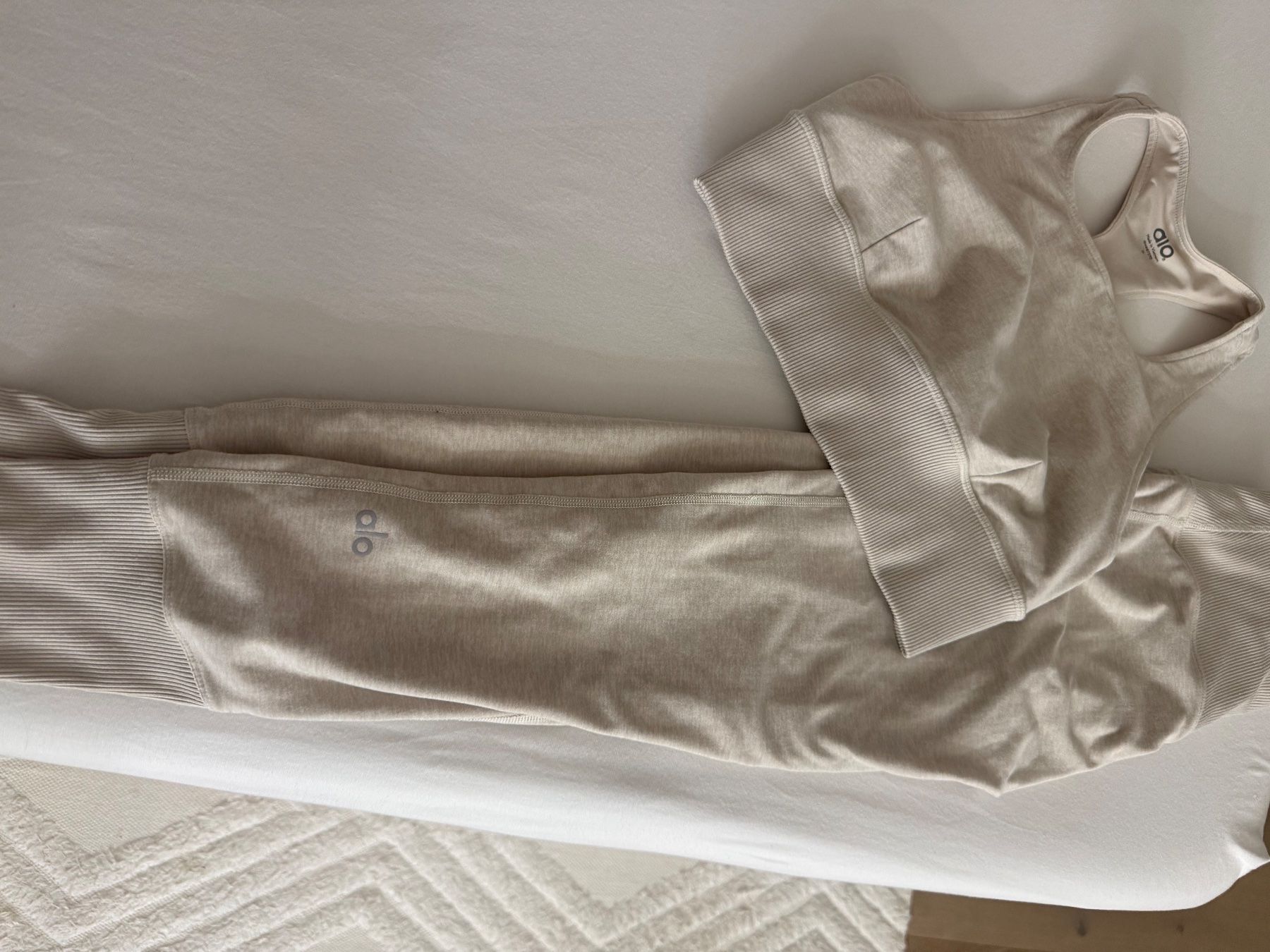 Alo Yoga Leggings: Alo yoga set gr S – Neu (gemäss Beschreibung) aus Zürich von newyork2013 2