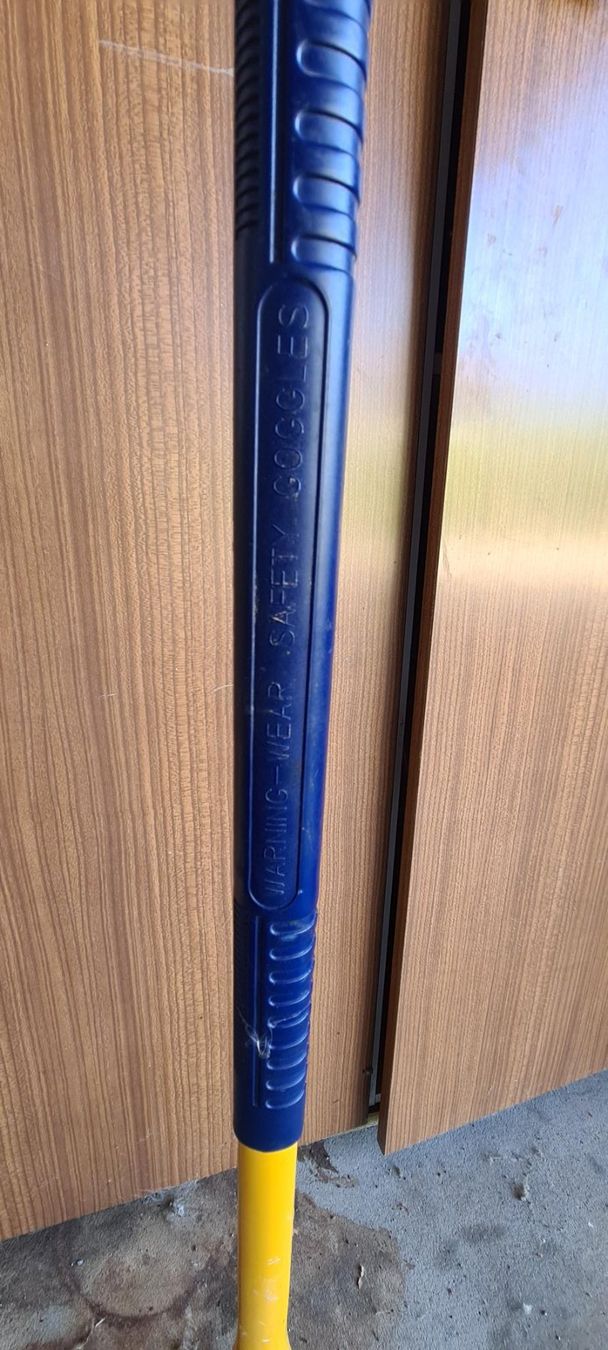 Tutti gli attrezzi: Axt, Sicherheitswerkzeug, Profi, 90 cm – Usato da Wattwil venduto da sconizzo 1