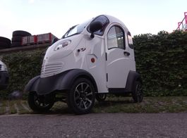 Lot de 2 voiturettes électriques - Los von 2 Elektroauto