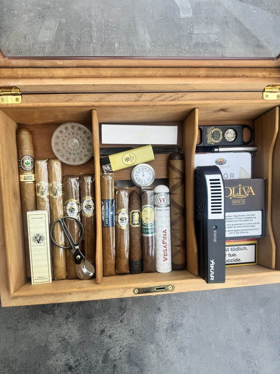 Humidor per sigari: Cigar Humidor Collection, with Accessories – Usato da Seuzach venduto da Wolf936 8