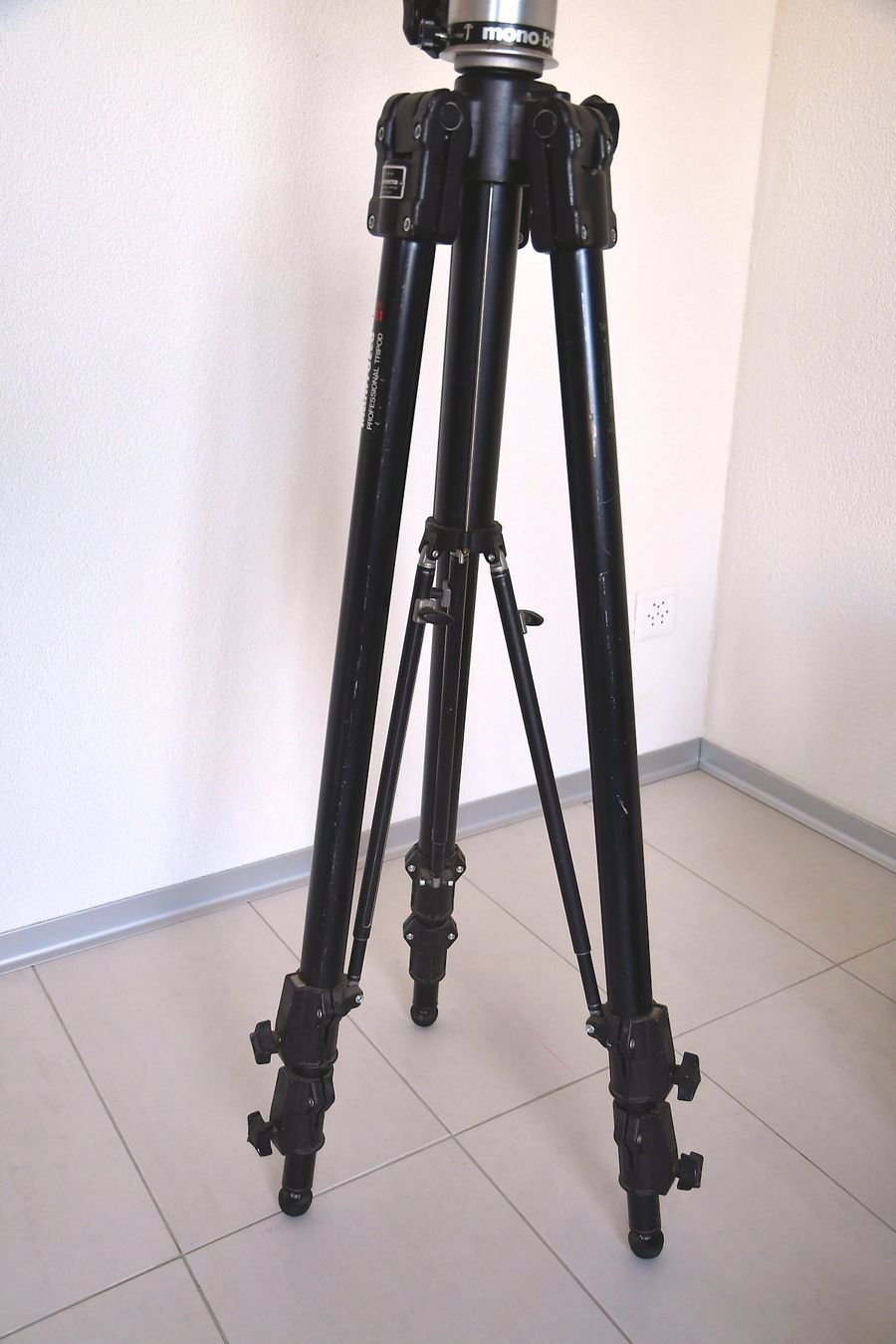 Manfrotto Treppiedi & Teste: Kamerastativ Manfrotto Model 161 – Usato da Rothrist venduto da Celebrate 3