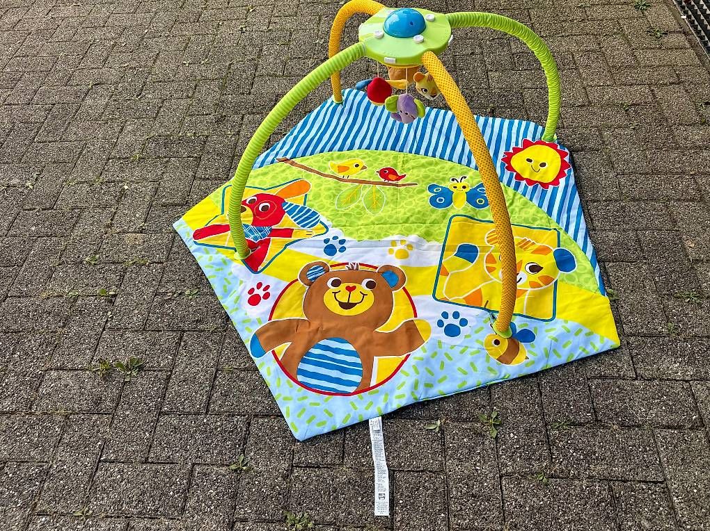 Tappeto da gioco: Baby Krabbeldecke mit Spielbogen – Usato da Zürich venduto da tom_m9qb