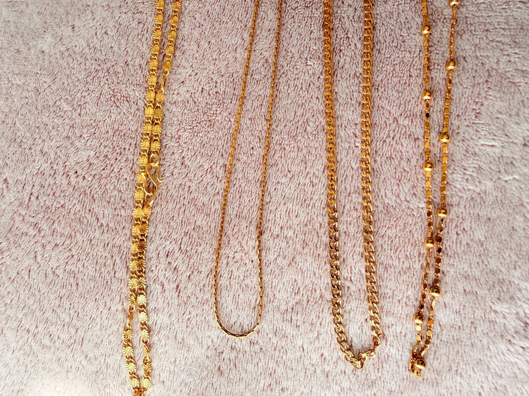 Altri gioielli: Lot de 9 colliers plaqués or – Usato da St-Maurice venduto da Sandrinette123 4