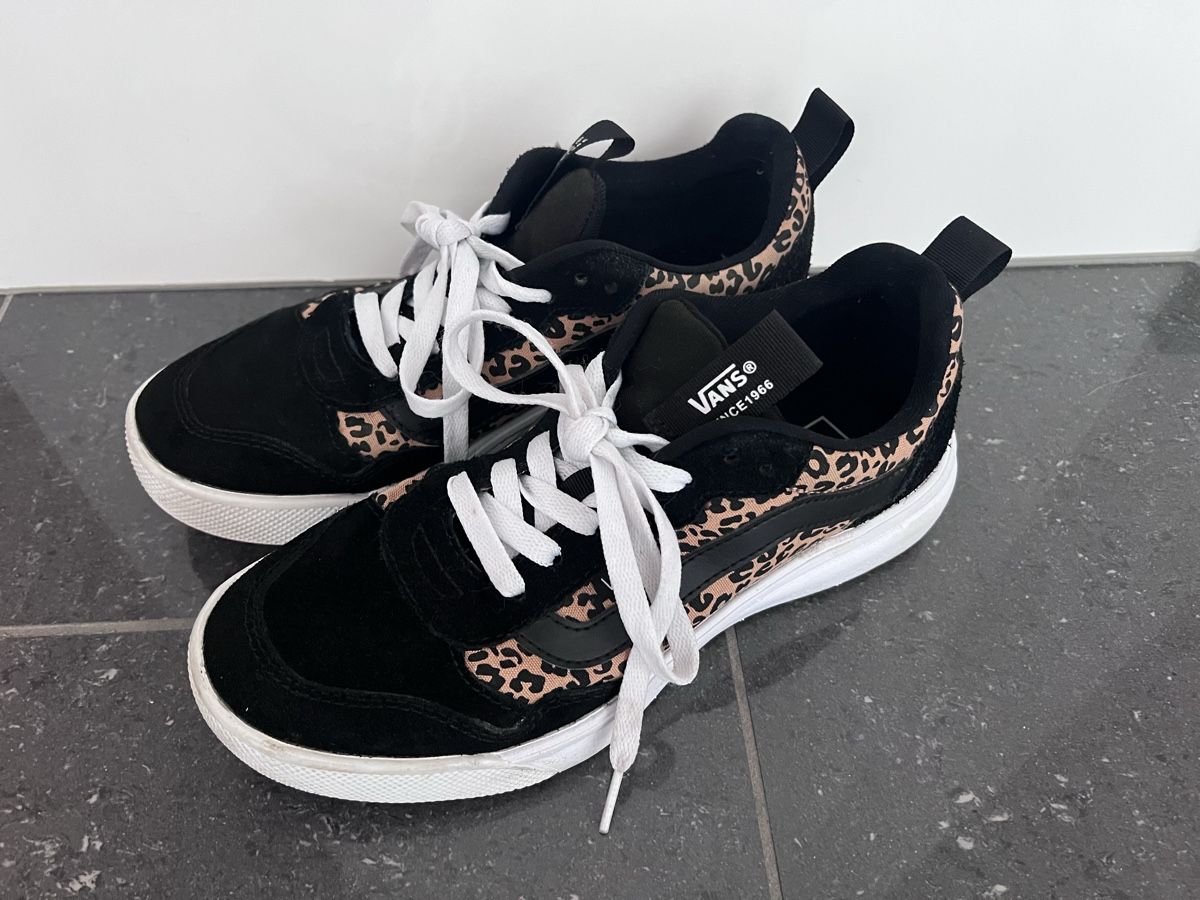 Vans Scarpe da donna: Vans - Top Zustand - Grösse 39 – Usato da Wil SG venduto da ooMariposaoo 1