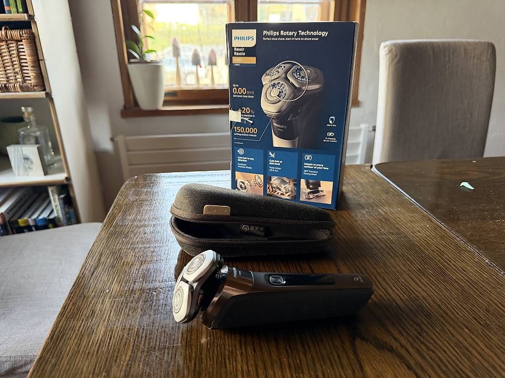 Rasoi & Lamette da barba: Philips Shaver Series i9000 – Usato da Root venduto da Lightrooms