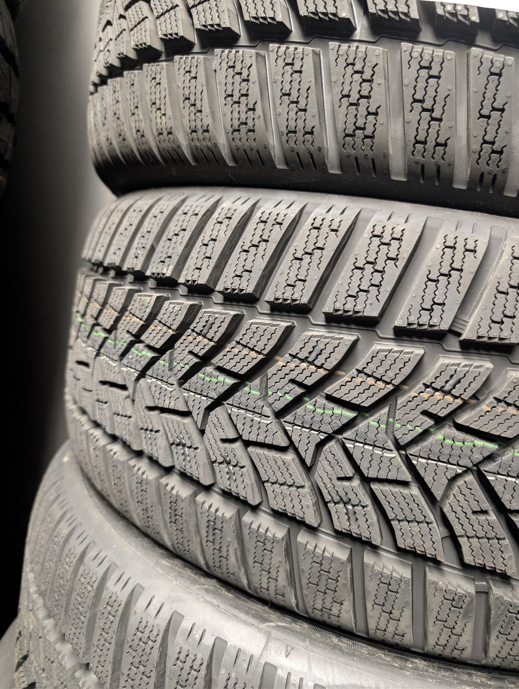 Dunlop Pneus & Kompletträder: Winterreifen  – Neu und originalverpackt aus Dürrenäsch von Pneu-Idris 1