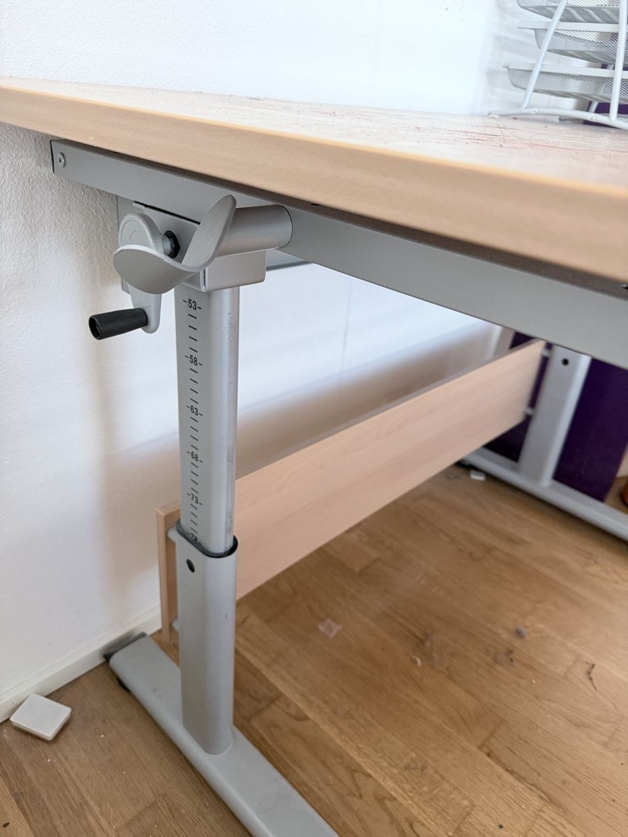 Scrivanie: Height Adjustable Desk Wood Look Metal Frame – Usato da Zug venduto da eve_w5nl 1
