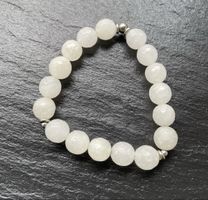 Weisses Jade Armband, facettiert, elastisch, neuwertig!