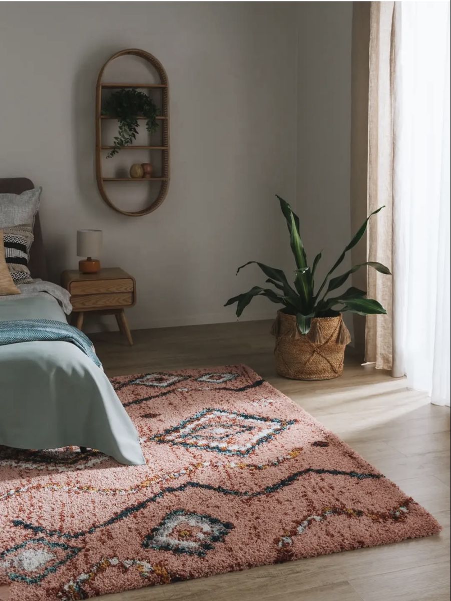 Teppiche: Teppich rosa mit geometrischem Muster fast neu – Neu (gemäss Beschreibung) aus Basel von romaeasmil