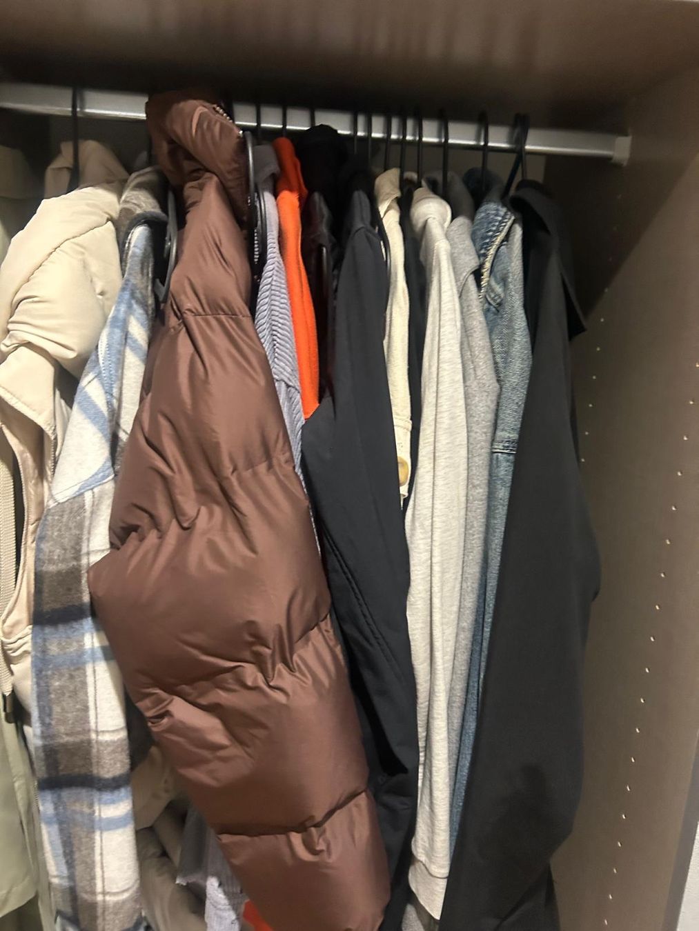 Conforama Armadi: Schwarzer Schrank zu verkaufen – Usato da Jegenstorf venduto da nis_mnd2 3