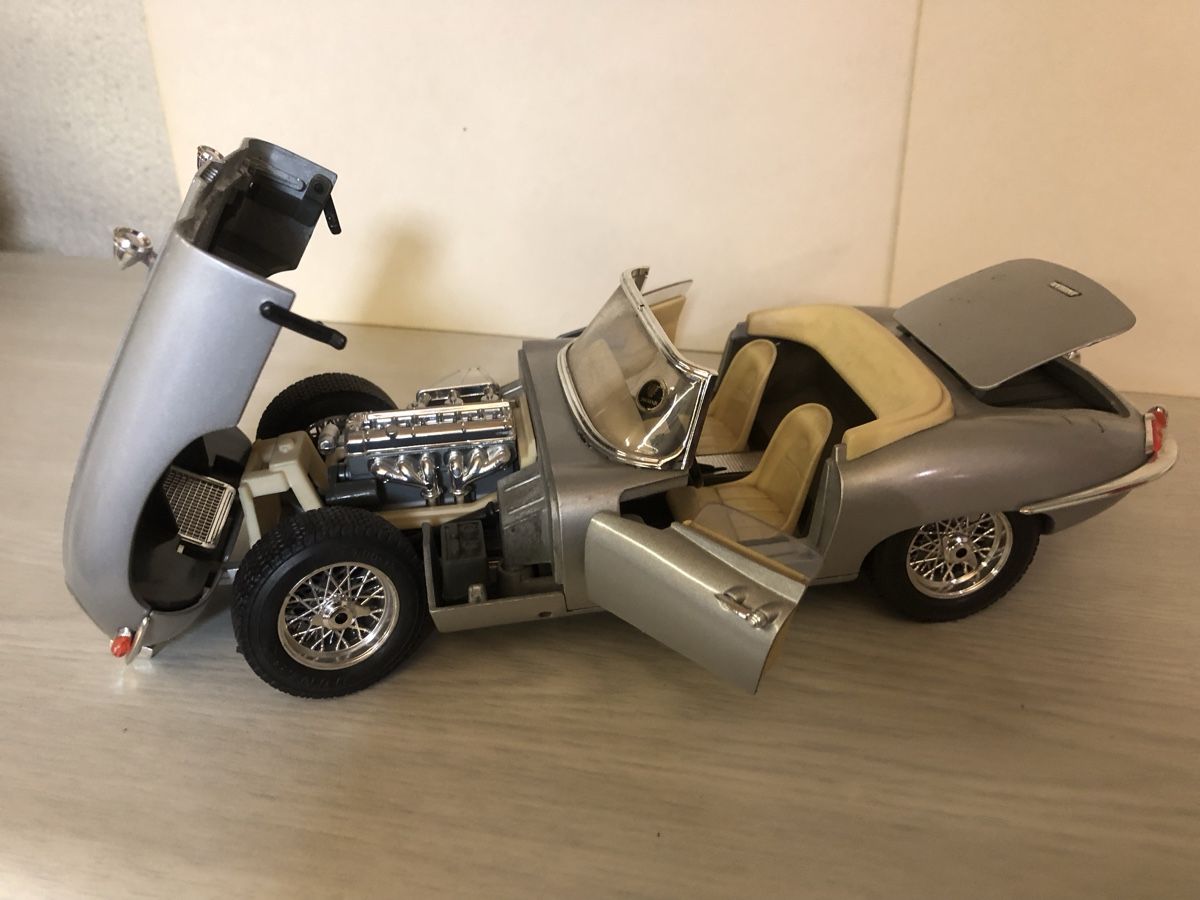 Bburago Modellini d'auto: Jaguar Typ E Cabriolet 1/18. Buraco – Usato da Belp venduto da Kbasic 2