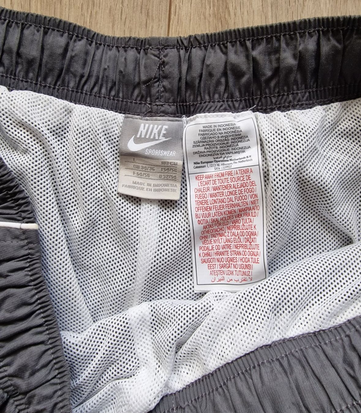 Nike Pantaloni: NIKE Herren Kurze Hose Bermuda Gr. L – Usato da Zürich venduto da businessman80 1