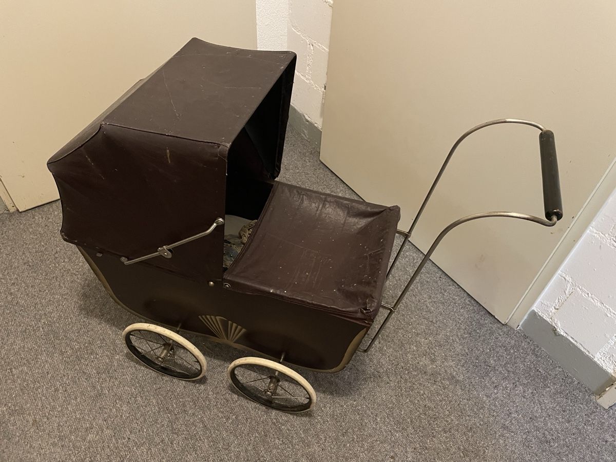 Wisa Gloria Carrozzine: Antiker Kinderwagen von Wisa Gloria – Usato da Weinfelden venduto da LaurenzB