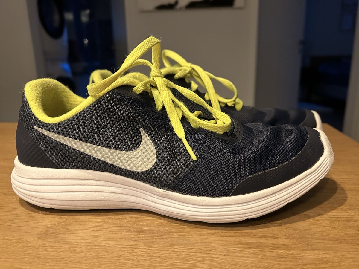 Herrenschuhe: Nike Revolution 3 Laufschuhe EU 39 – Gebraucht aus Andelfingen von nas_kfg6 1