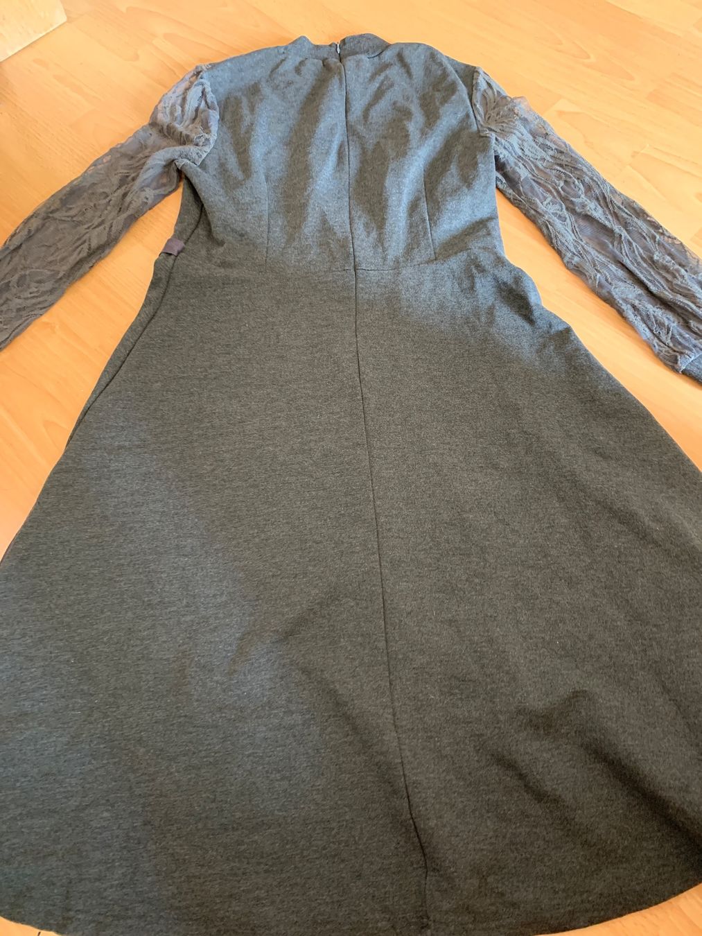 Kleider: Jolie robe grise Migeer taille L ou 40 – Gebraucht aus MEYRIN von Gwendo10 1
