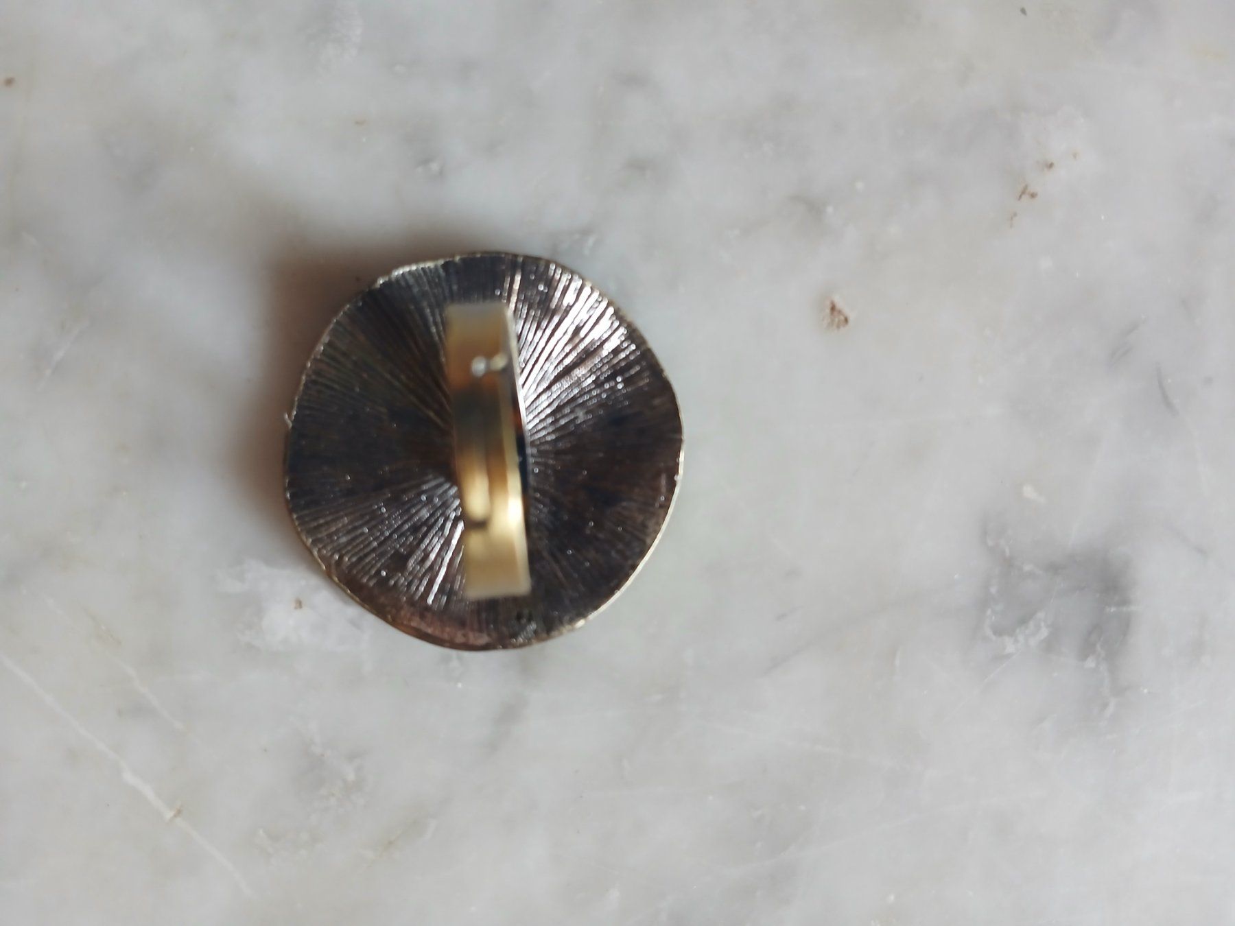Anelli: Anello con finta pietra marrone – Usato da Baar venduto da fla_v78d 2