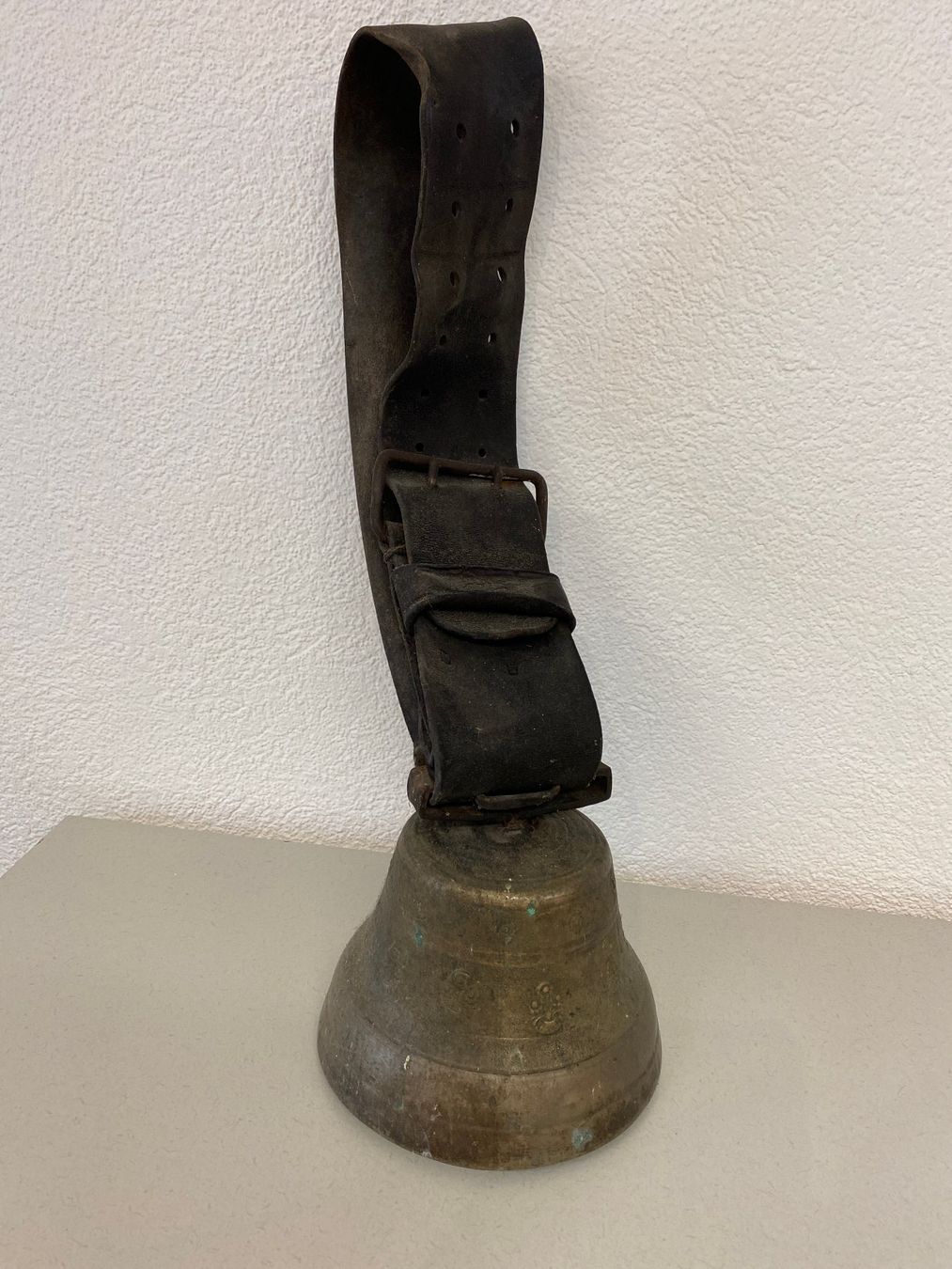 Campanacci mucche: Alte Schweizer Kuhglocke von GUSSET Uetendorf – Usato da Niederhelfenschwil venduto da Chleeblatt1938 1