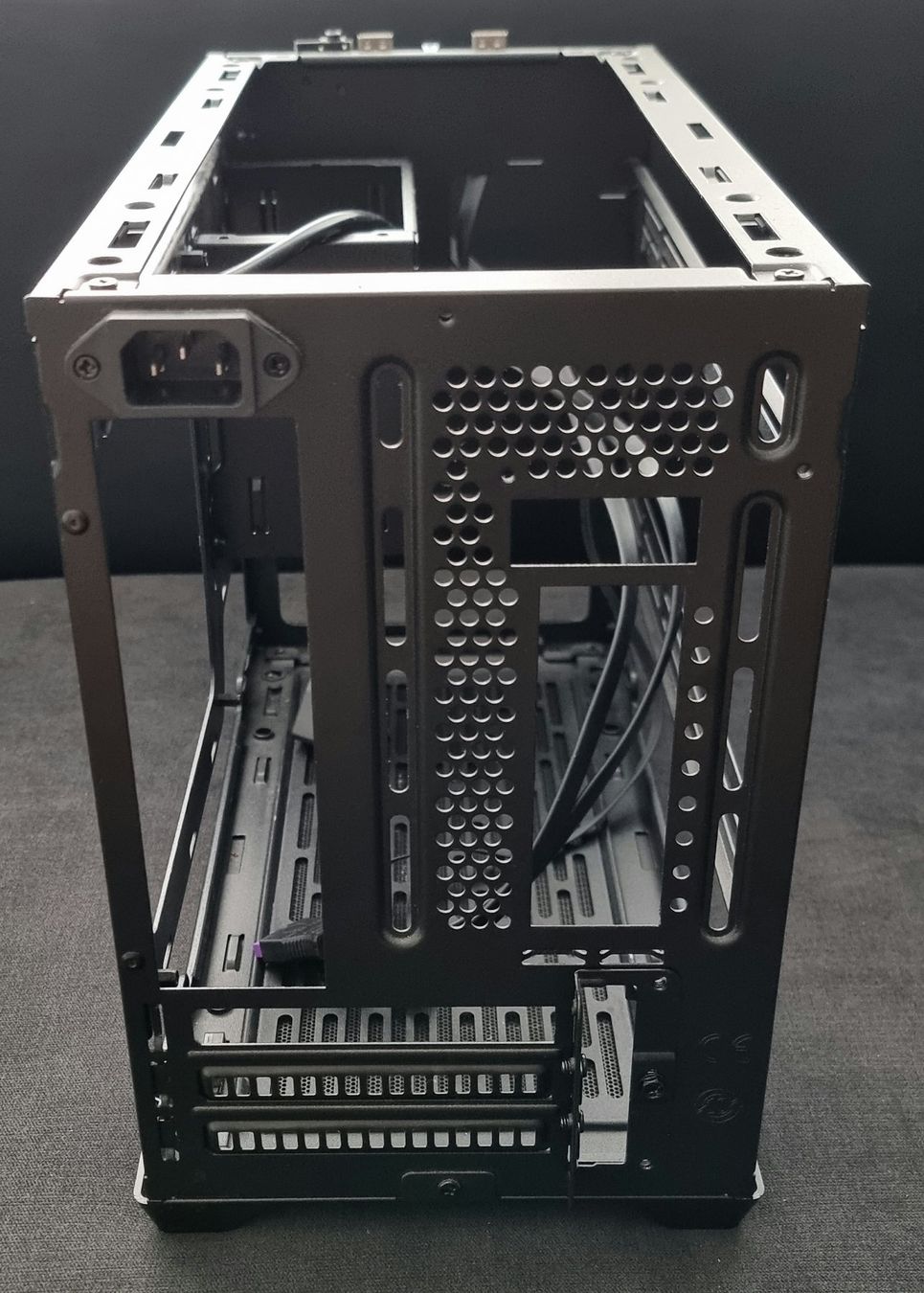 Custodie: Cooler Master MasterBox NR200 Schwarz PC Gehäuse – Usato da Zürich venduto da m1klos 4