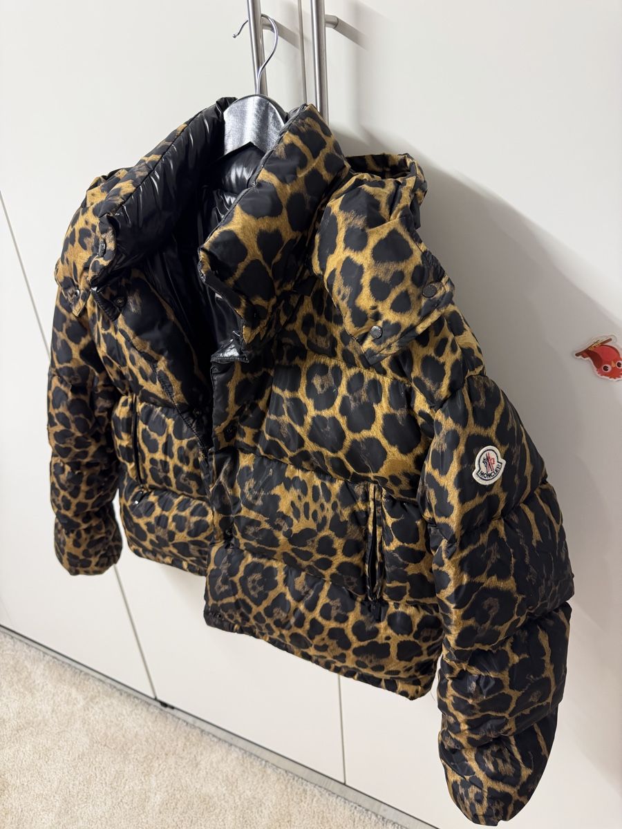 Moncler Giacche: Moncler Leopard Print Padded Jacket, Size Small – Usato da Zumikon venduto da patrick151 1