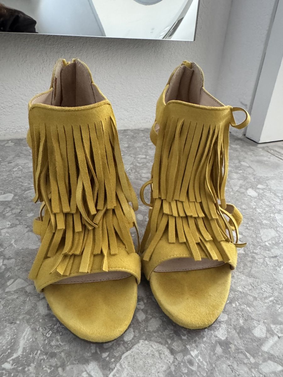 Scarpe da donna: Minelli Yellow Fringed Heels, Size 37 – Usato da Jonen venduto da chrispluess