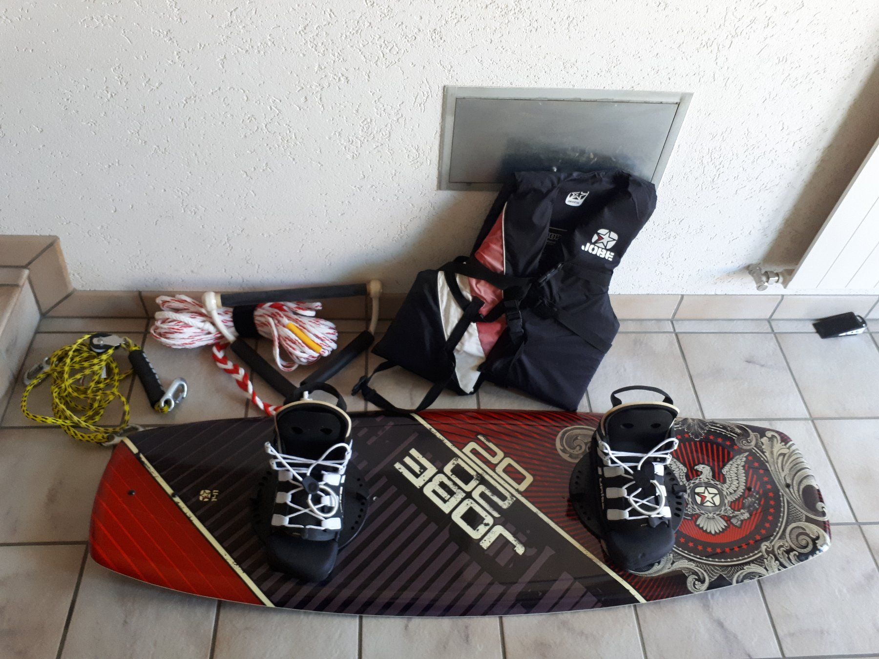 Planches de surf: Wakeboard Set Jobe mit Weste und Leinen – D'occasion à Madiswil par 20gls
