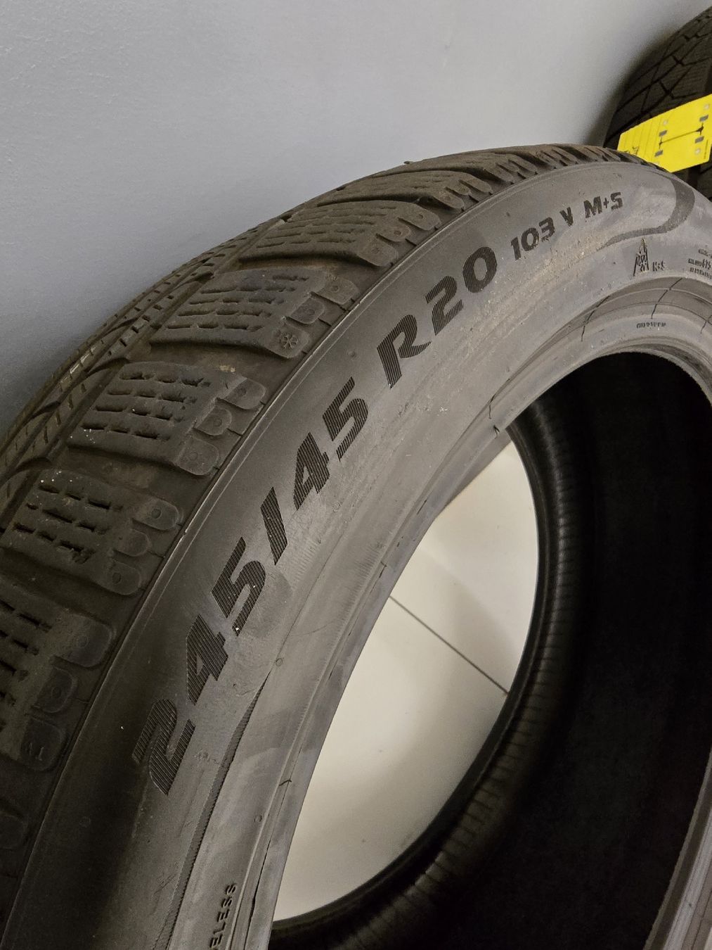 Altro in Scrittura & Disegno: Pneus hiver Porsche Taycan – Usato da Rolle venduto da Challenge13 1