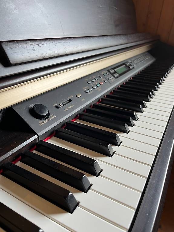 Strumenti musicali: E-Piano Yamaha Clavinova – Usato da Dallenwil venduto da cor_9fl6 3
