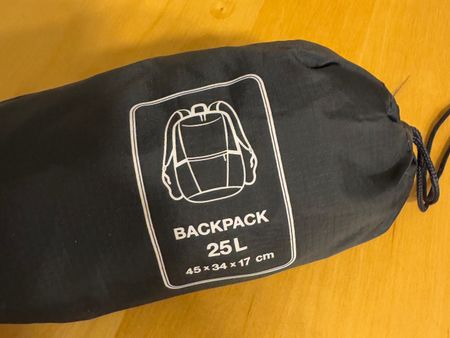 Leichter Rucksack 25L, klein verstaubar, schwarz