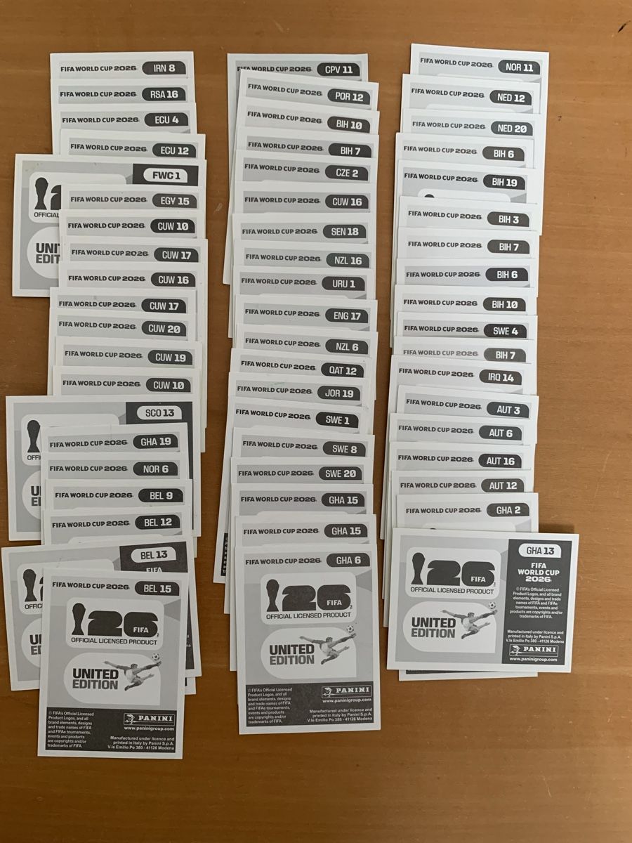 Panini Sammelbilder & Trading cards: 250 FIFA Paninis – Gebraucht aus Flüelen von raq.ribeiro 2