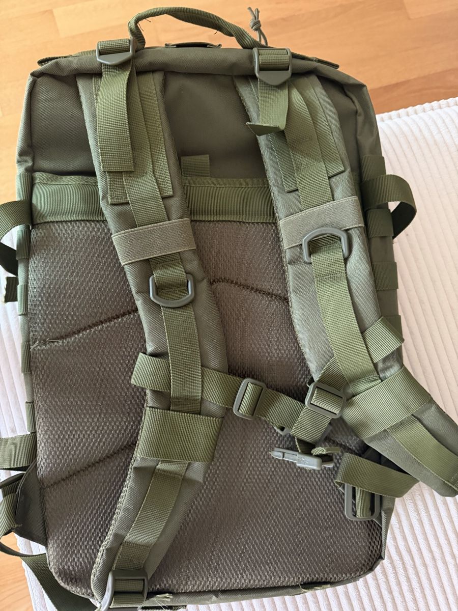 Sacs à dos: Rucksack grün – D'occasion à Bern par thecrow03 1