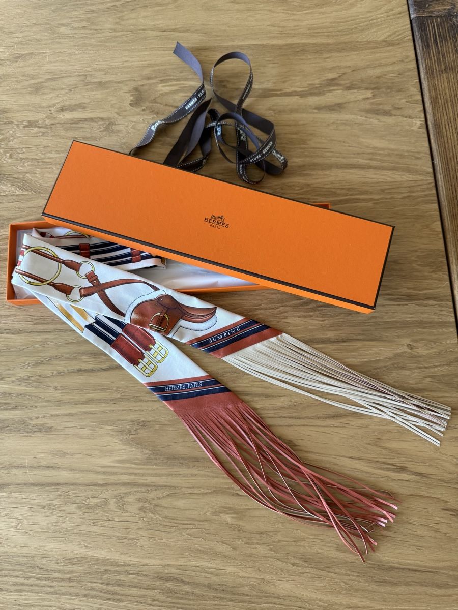 Hermès Foulards, Tücher & Schals: Hermès Twilly Fransen 100% Seide & Leder orange  – Neu und originalverpackt aus Zürich von janni_jj12 3