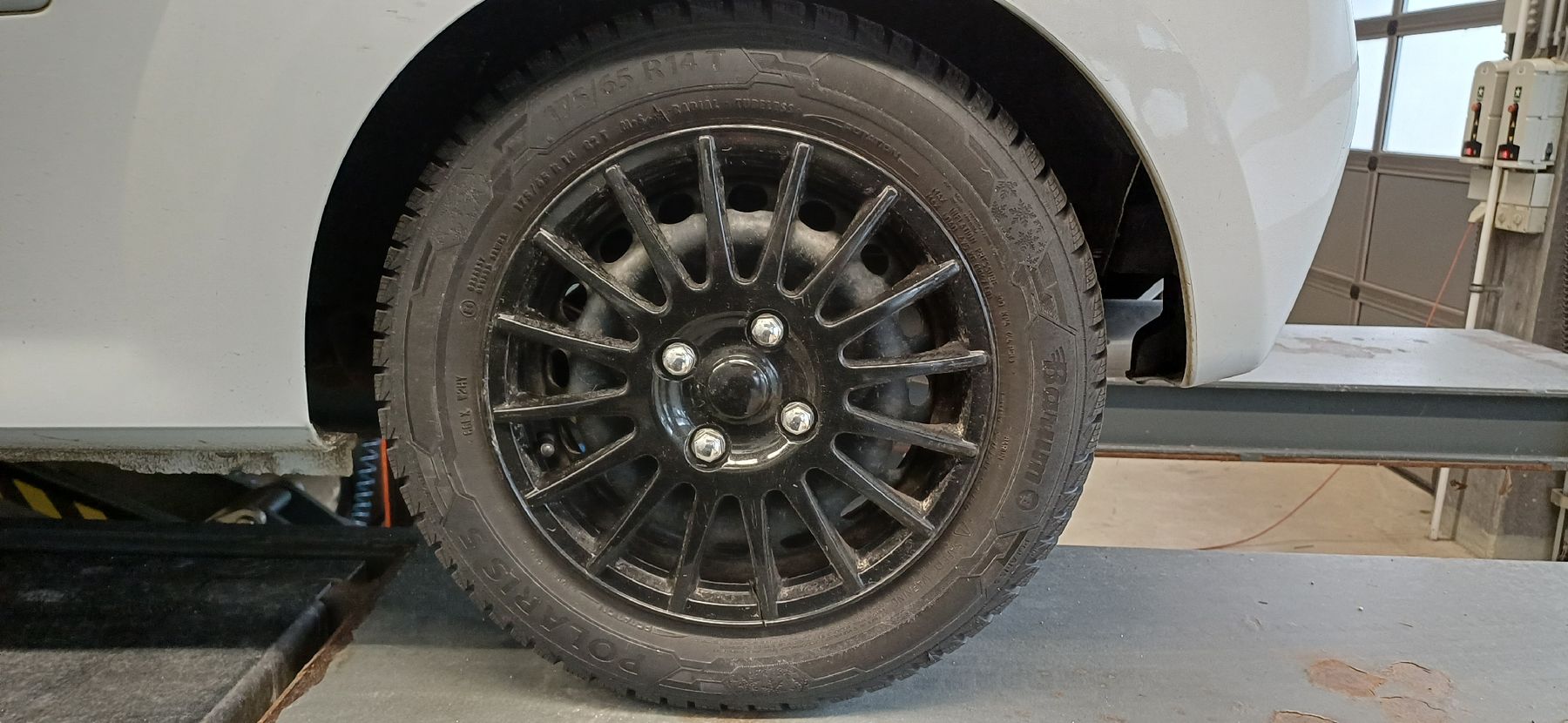 Pneumatici & Ruote complete: Winterräder Renault Twingo 2 – Usato da Fraubrunnen venduto da Rh3313bzh 2