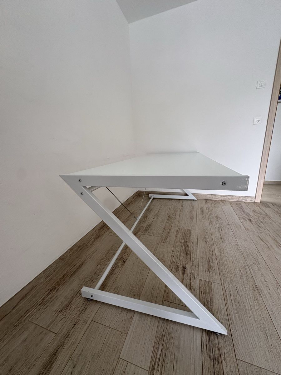 Scrivanie: Bureau design verre blanc structure métal – Usato da Conthey venduto da ale_fwf2 1
