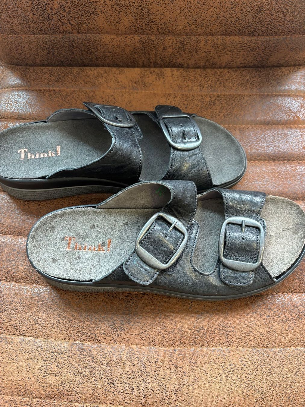 Think Scarpe da donna: Think! Damen Pantoletten Echtleder / Gr.40 – Usato da Schmerikon venduto da Lori_lolita