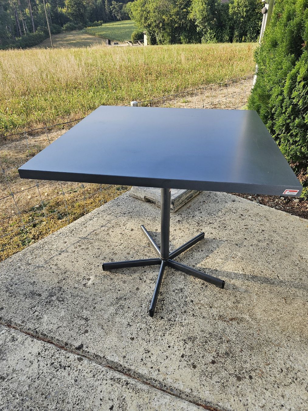 Tables: Schaffner Tisch 80x80 cm – D'occasion à Lupsingen par Flipbiene