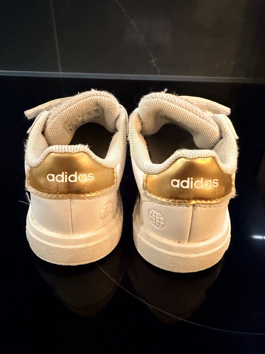 Adidas Chaussures garçon: Adidas nr.23 – D'occasion à Sigirino par RamonaLamboo 1