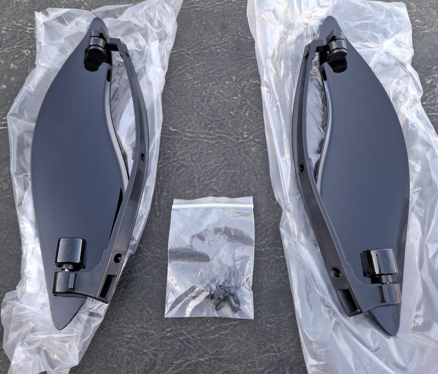 Harley-Davidson Alle Motorradersatzteile: HARLEY DAVIDSON STREET GLIDE SEITLICHE WINDABWEISER – Neu (gemäss Beschreibung) aus Reinach BL von vwbora75