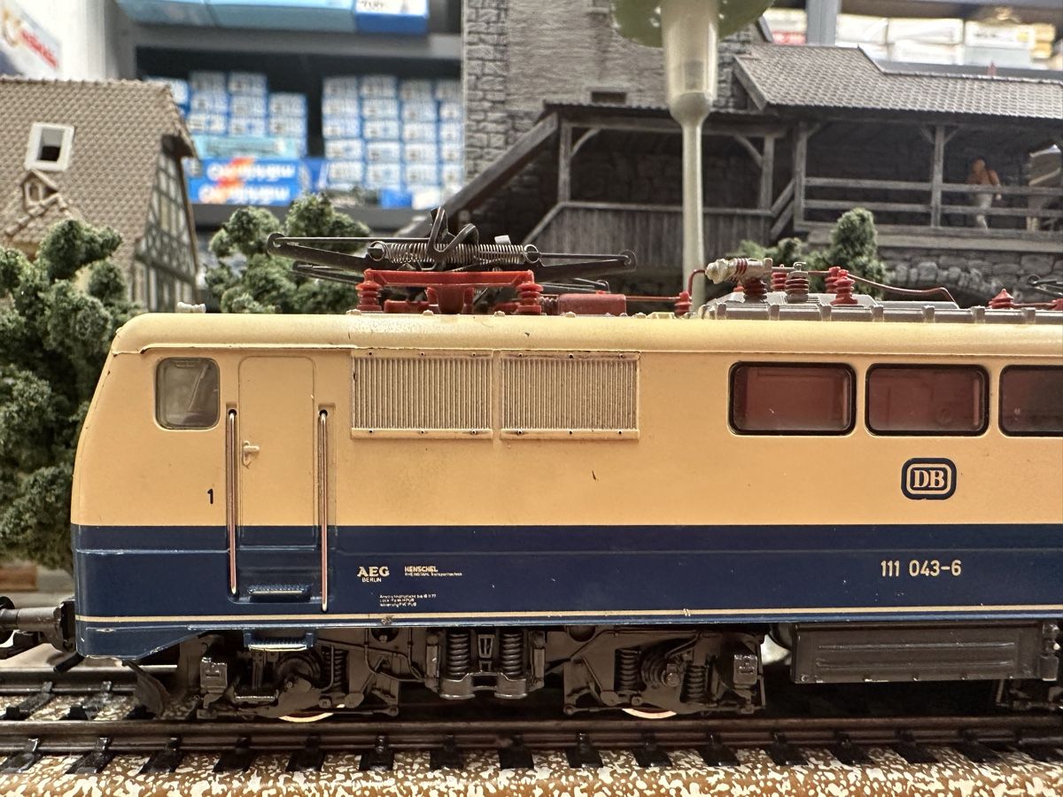 Märklin Modellini di ferrovie: Märklin 3042 DB BR 111 – Usato da Lupsingen venduto da New-Haven 1