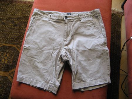 kurze, beige Boss Shorts