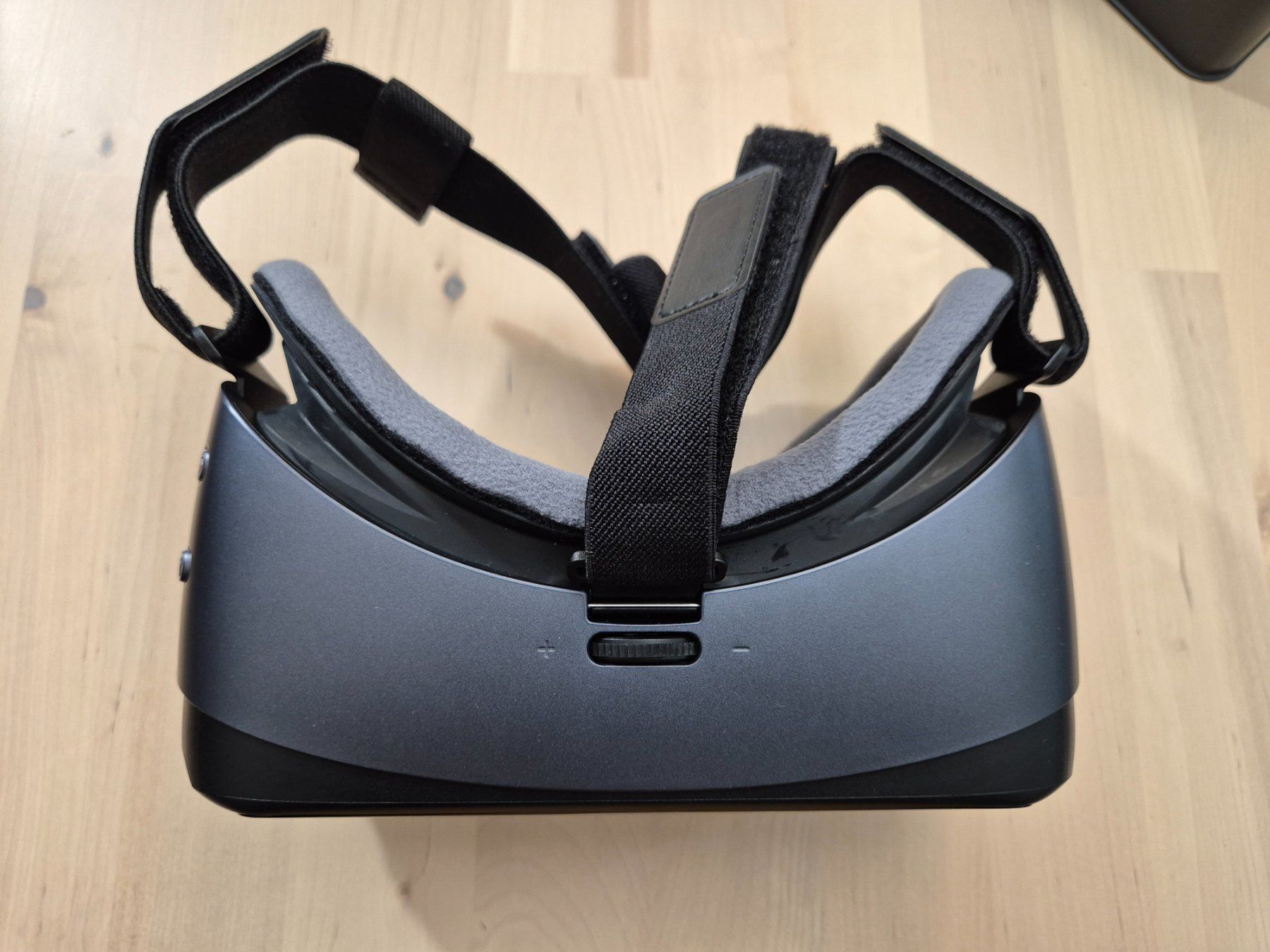 Samsung Casco VR: Samsung Gear VR with Controller – Usato da Näfels venduto da msv_qj2g 4