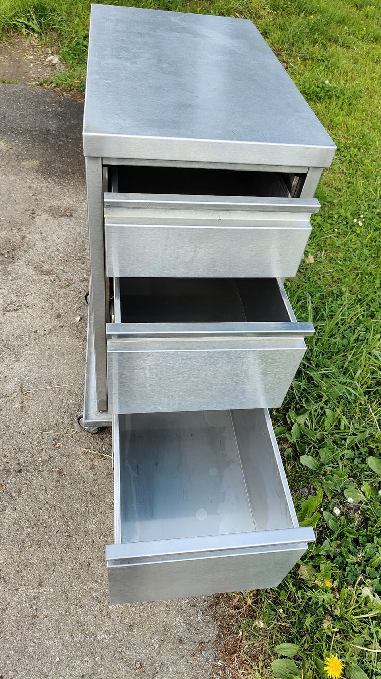 Armadi: Schubladen Stock Chromstahl – Usato da Aeschiried venduto da Beo02 1